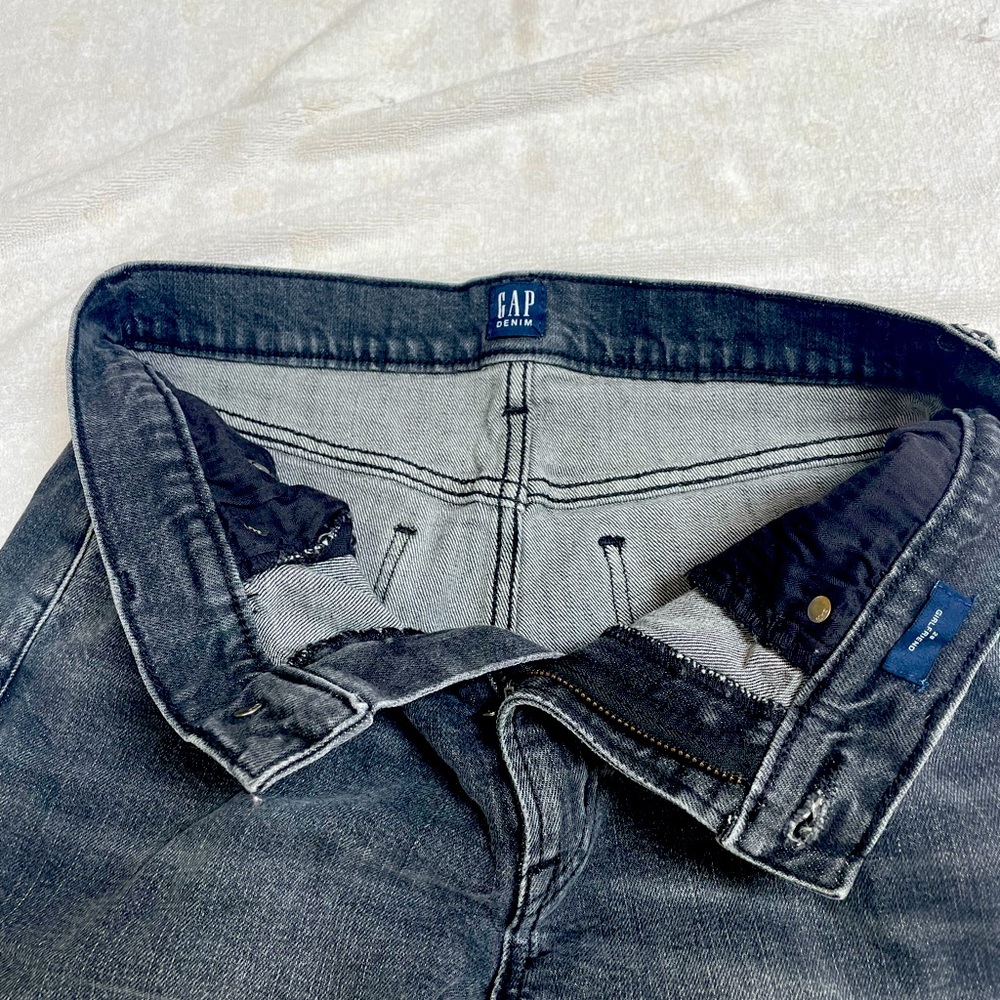 Gap for Good Girlfriend style size 28 size 6 ankle length faded black. Worn once